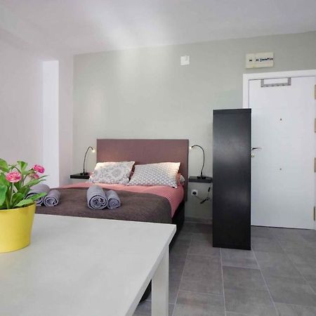 Estudio centrico metros de la playa con aire by Lightbooking Cádiz Exterior foto