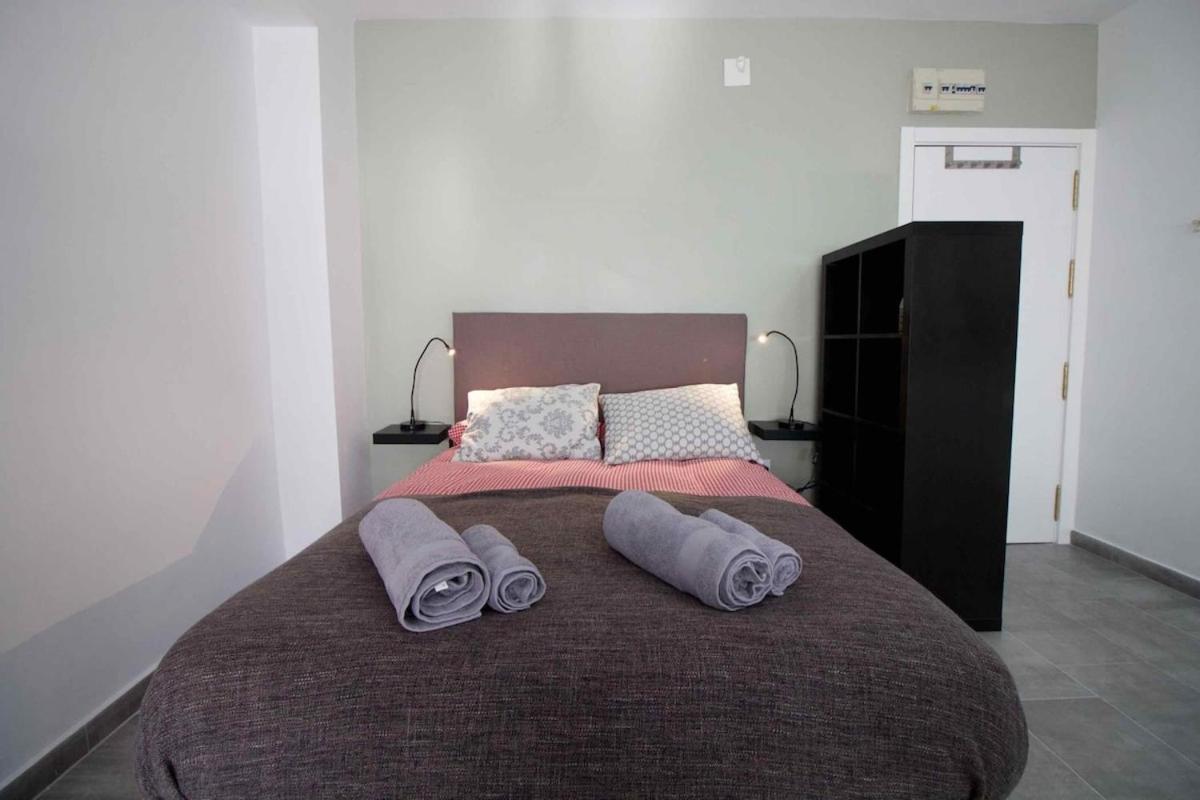 Estudio centrico metros de la playa con aire by Lightbooking Cádiz Exterior foto