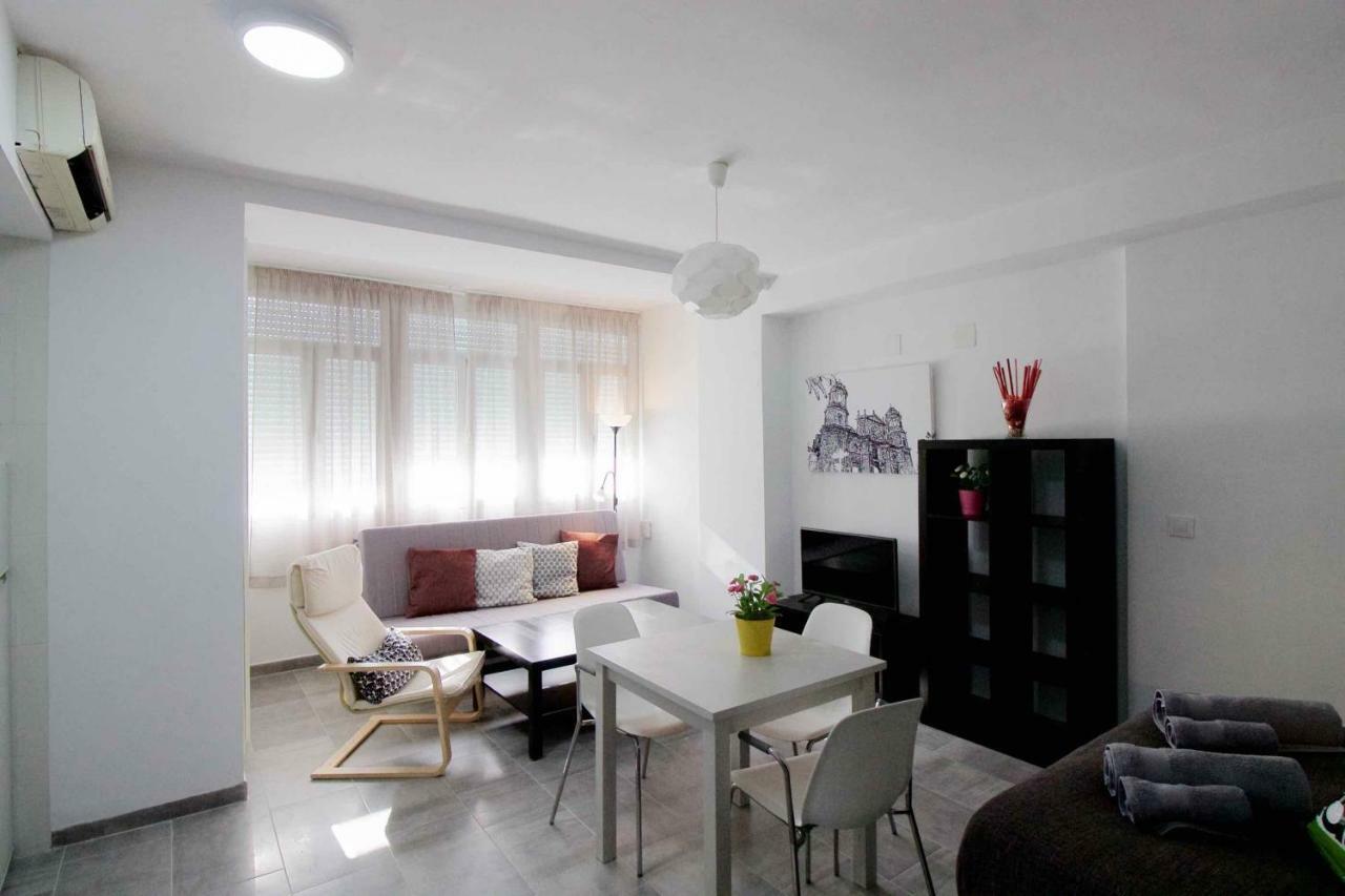 Estudio centrico metros de la playa con aire by Lightbooking Cádiz Exterior foto